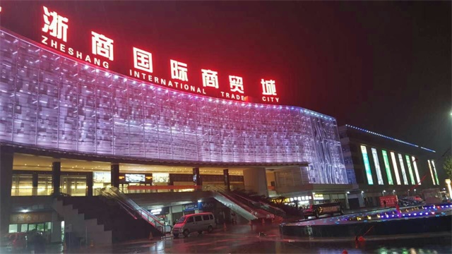 安徽太和县规模最大，配套最全的浙商国际商贸城由565net必赢客户端投资建设运营(建筑面积20万平方米总投资10亿元)，是集日用百货、家装饰品、家俬、数码电器、电子商务、物流等一站式的现代化批另综合体，项目已入驻1300家工商户、年销售额将达15亿元、增加就业4000多人。太和县政府及相关部门领导共同见证这一盛大庆典。