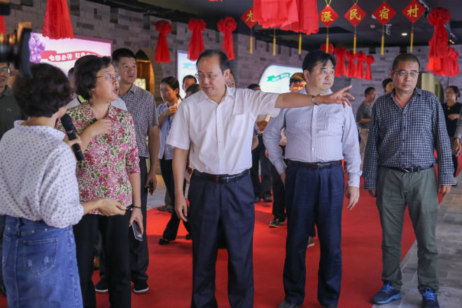 全国供销社理事会主任诸葛彩华莅临565net必赢客户端（浙东）电商产业园调研