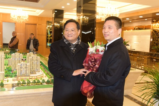 台州市委副书记、市长张兵到集团公司花街销售中心走访慰问