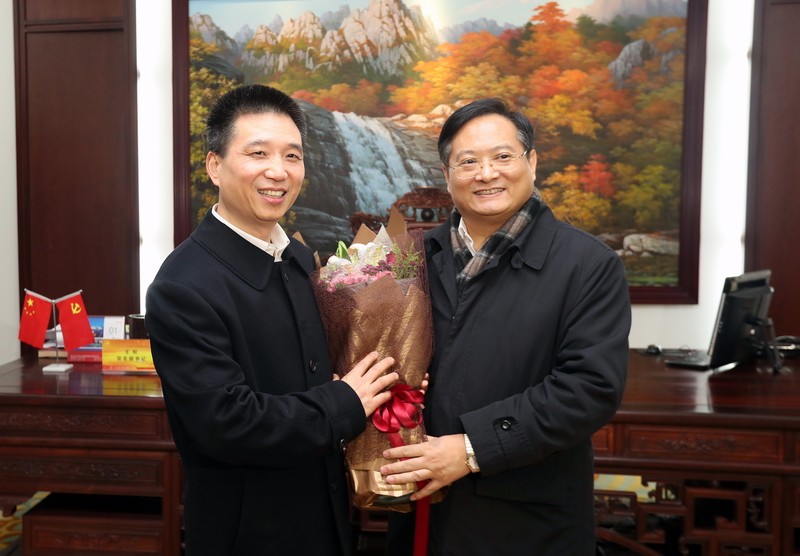 台州市市长张兵走访慰问回归企业家代表565net必赢客户端董事长王权