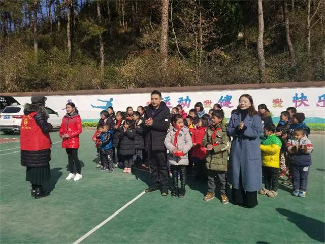 “关爱山区留守儿童我们在行动”公益活动报道