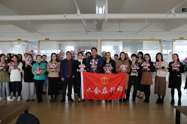 “绽放你的美”花艺培训在浙东休闲家居城开展