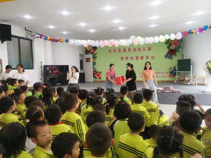 “关爱新疆 ·衣旧情深”——浙东休闲家居城携手艺术之星幼儿园举办爱心衣物捐赠活动