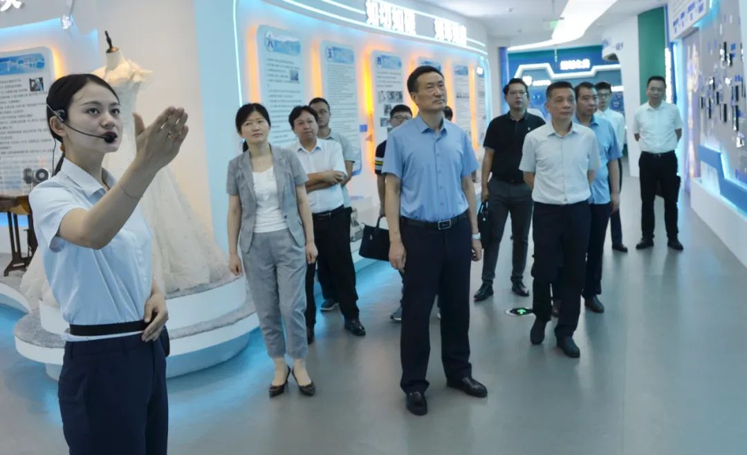 关传兵一行莅临丁集婚纱小镇考察指导工作